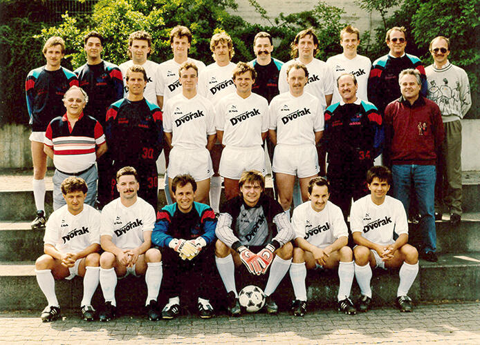 Mannschaftsbild mit Ralf Rangnick vom SC Korb