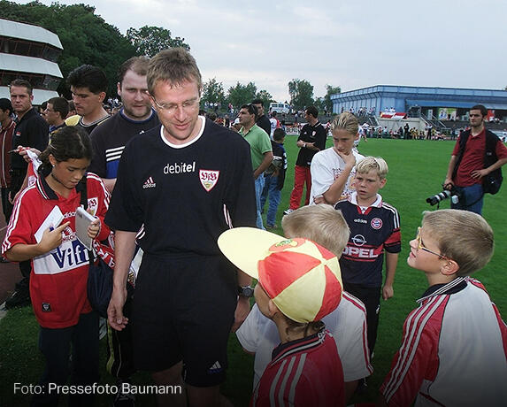 Ralf Rangnick mit Fans, 1999