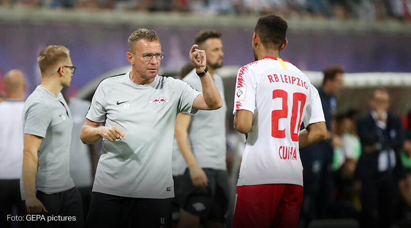 Ralf Rangnick, Cheftrainer und Sportdirektor von Rasenballsport Leipzig, mit Matheus Cunha, 2018